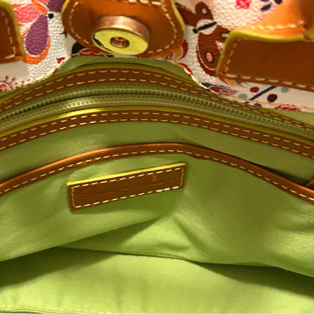 Dooney & Bourke *AP* 2019 EPCOT INTERNATIONAL FLOWER AND GARDEN FESTIVAL - Picture 16 of 16
